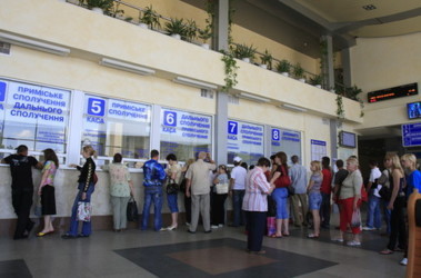 Есть ли билеты на поезда в Крым, можно узнать не подходя к кассе