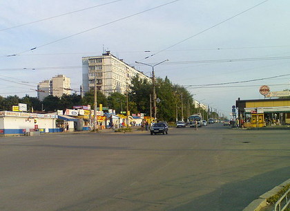 С рынка на проспекте 50-летия ВЛКСМ перенесут остановку общественного транспорта
