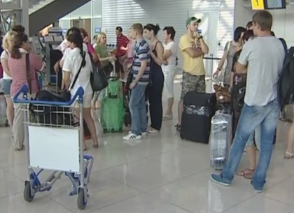 В харьковском аэропорту по вине оператора застряли туристы из Украины и России (ВИДЕО)