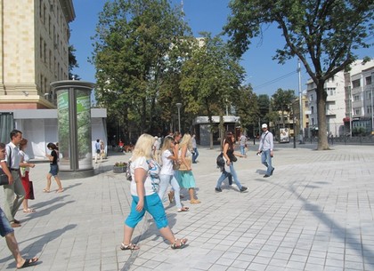 В Харькове открыли сквер на Стекляшке (ФОТО)