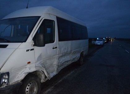 Еще одно столкновение микроавтобуса и легковушки: пострадали четыре человека (ФОТО)