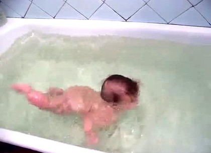 В Харькове шестимесячный ребенок утонул в ванной из-за пьяного отца