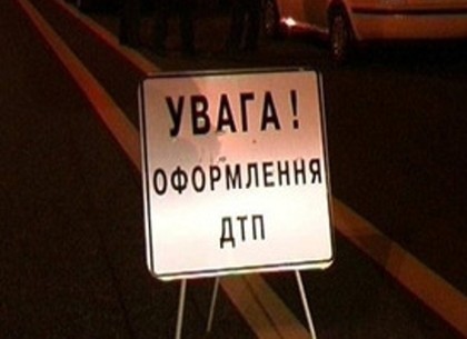 В Харькове иномарка сбила двух пьяных пешеходов