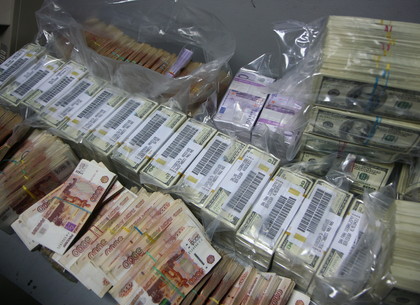 На границе поймали белгородчанина с 5.5 миллионами долларов в бензобаке (ФОТО, ВИДЕО)