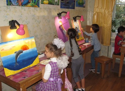 В Харькове закроют десятки клубов по месту жительства. Детям и сотрудникам найдут новое пристанище