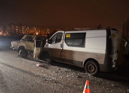 На Харьковщине столкнулись микроавтобус и легковушка: один человек погиб, пятеро пострадали (ВИДЕО, ФОТО)