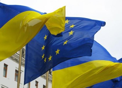 Миллион подписей в поддержку евроинтеграции передали Януковичу