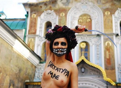 FEMENистки включились в борьбу за Евроинтеграцию (ФОТО)