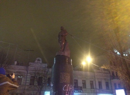 Разрушение памятника Ленину в Киеве. Комментарий милиции