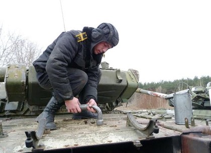 Курсанты харьковского политеха гоняли на танках (ФОТО)