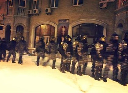 Романтика на киевском Евромайдане: милиционер влюбился в активистку