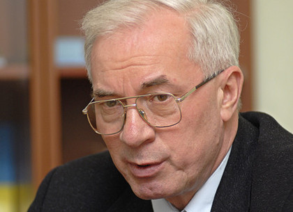 Азаров обвинил Евромайдан в проблемах Казначейства
