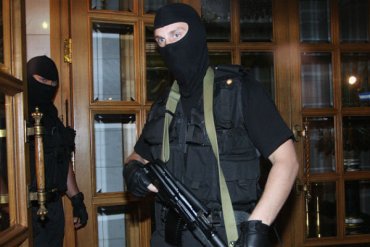 Обыски в Киеве: милиция забирает у провокаторов взрывчатку и планы действий