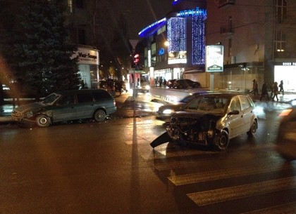 ДТП в центре Харькова. Столкнулись две иномарки (ФОТО)