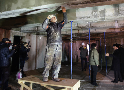 Кернес осмотрел тоннели новых подземных переходов на Героев Труда