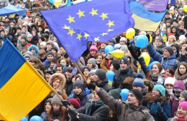 Харьковчане пикетируют Форум Евромайданов