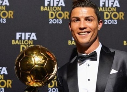 Криштиану Роналду признан лучшим игроком мира и снова выиграл Золотой мяч (ВИДЕО)