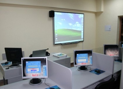 Все лицеи и гимназии Харьковщины получат оборудование для классов биологии, химии и физики