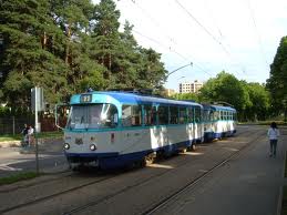 В Харьков привезли рижские трамваи (ВИДЕО)