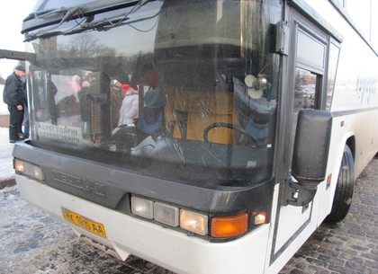 В Киеве молодчики с оружием развернули автобусы с харьковскими активистами (ФОТО, ВИДЕО)