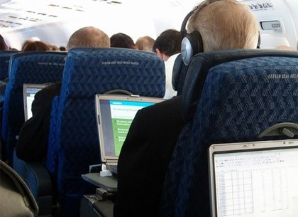 Wizz Air разрешила пассажирам пользоваться телефонами во время всего полета