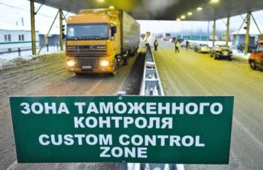 Россия закрыла границу для украинских конфет, хлеба, молока и угля