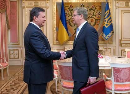 Янукович и Фюле обсудили политический кризис в Украине
