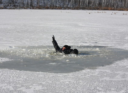 Харьковский лед становится все тоньше. Как узнать, не опасно ли выходить на водоем