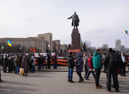 Харьковчане отстояли памятник Ленину на площади Свободы