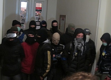В Харьковской облгосадминистрации день зарплаты, но люди боятся получать деньги (ФОТО)