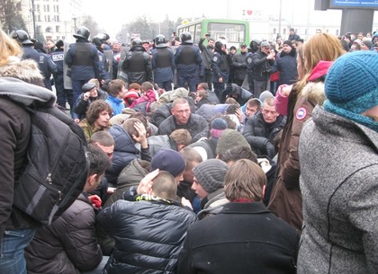 В неотложке рассказали о пострадавших на площади Свободы 1 марта