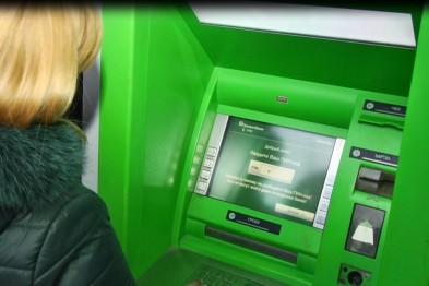 ПриватБанк увеличил выдачу наличных в банкоматах