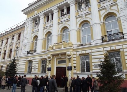 Апелляционный суд Харьковщины «заминировали». Из здания эвакуировали 350 человек