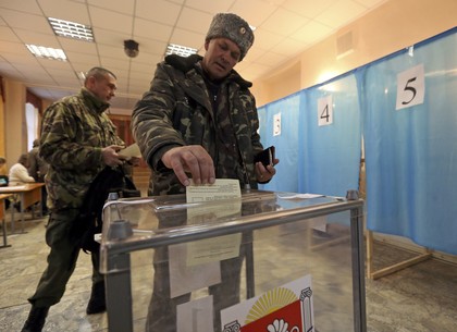 Украинские солдаты в Крыму участвуют в референдуме – источник
