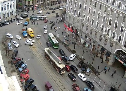 ДТП в центре Харькова: трамвай сошел с рельсов (ФОТО, ВИДЕО)
