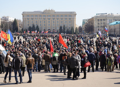 Раскол в стане пророссийских активистов. На площади Свободы 4 разных митинга (ФОТО)