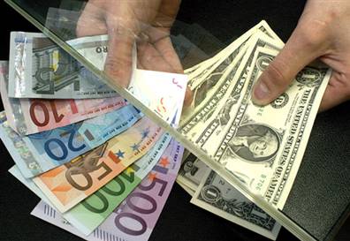 Межбанк закрылся резким падением доллара и евро
