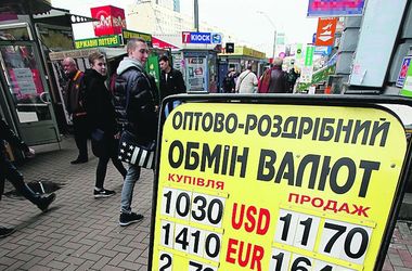 Скачки доллара: украинцы бросились скупать квартиры и бытовую технику