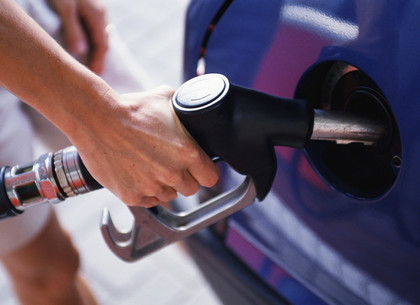 В Антимонопольном комитете рассказали, сколько должен стоить бензин