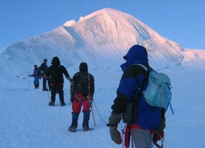 Кабмин выделил деньги семьям погибших харьковских альпинистов
