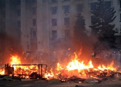 Столкновения в Одессе: количество жертв растет, губернатор обвиняет милицию. Мэрия объявила трехдневный траур
