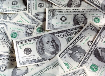 Межбанк закрылся падением доллара на 10 копеек