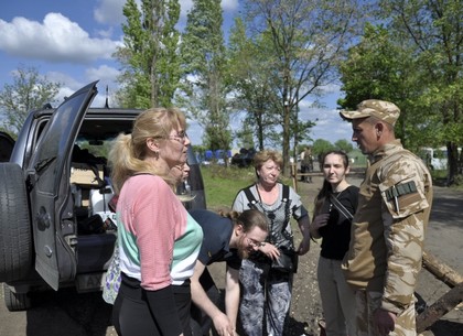 Харьковчане продолжают снабжать армию вещами