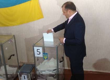 Как голосовали украинские VIP-персоны (ФОТО, ВИДЕО)