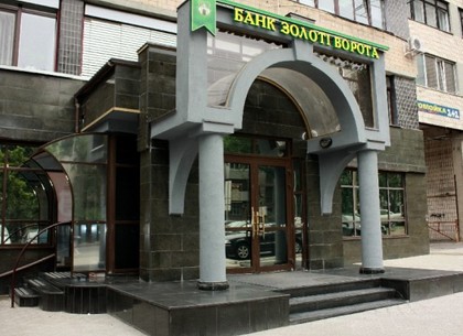 Банк «Золотые ворота» закрыл кассы и ввел лимит на снятие наличных в банкоматах