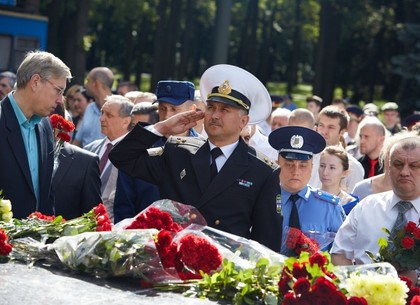 На Мемориале Славы почтили память погибших героев (ФОТО)