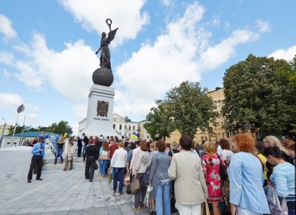 Как в Харькове отмечают День Конституции (ФОТО)