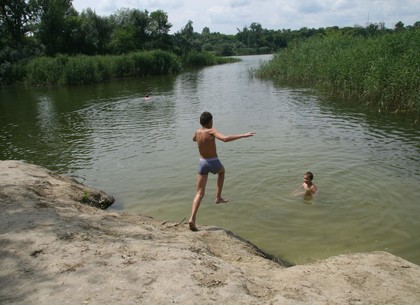 В Харькове ребенок упал в реку и утонул