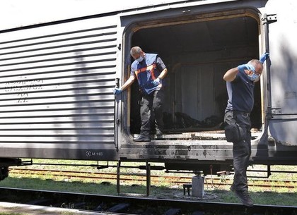 Поезд с телами погибших пассажиров Boeing 777 прибыл в Харьков (ФОТО)