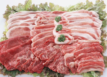 Украина запретила ввоз российской свинины, а РФ - украинских овощей в ручной клади